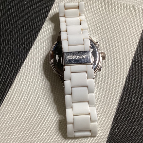 DKNY Women’s Watch White Silver-tone (NY-4985) - Picture 10 of 13